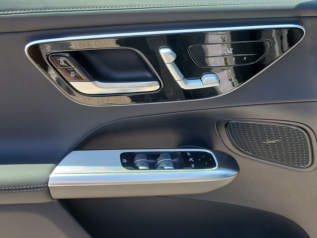 New 2026 MANUFAKTUR Alpine Grey Mercedes-Benz GLC 300 image 17