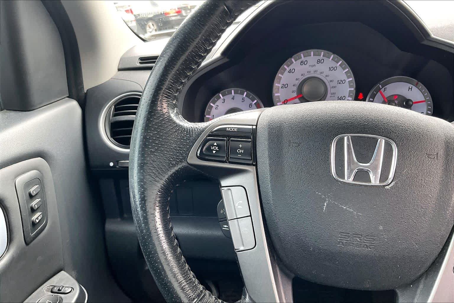 Used 2014 White Diamond Pearl Honda Touring image 26