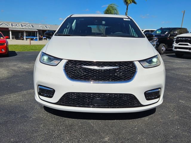 New 2025 Bright White Clear-Coat Exterior Paint Chrysler Select image 2
