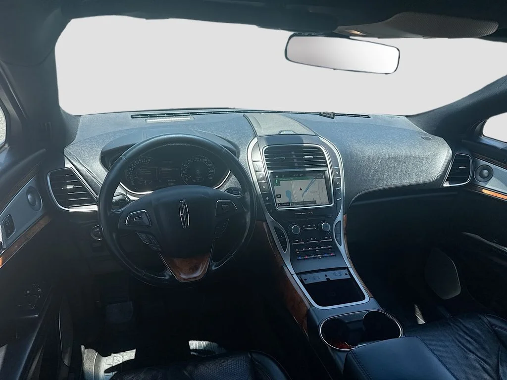 Used 2018 Black Lincoln Reserve image 25