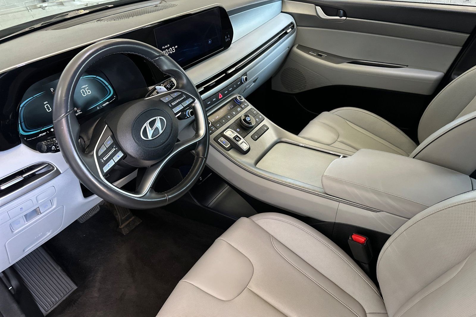 Used 2025 White Hyundai SEL image 10