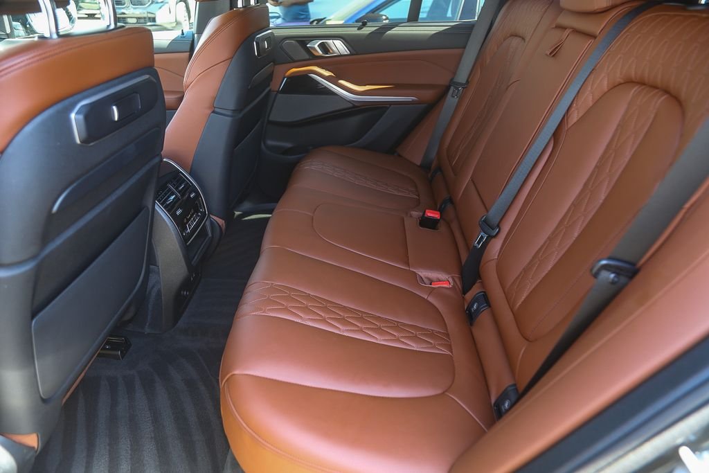 Used 2025 Green Metallic BMW xDrive40i image 14