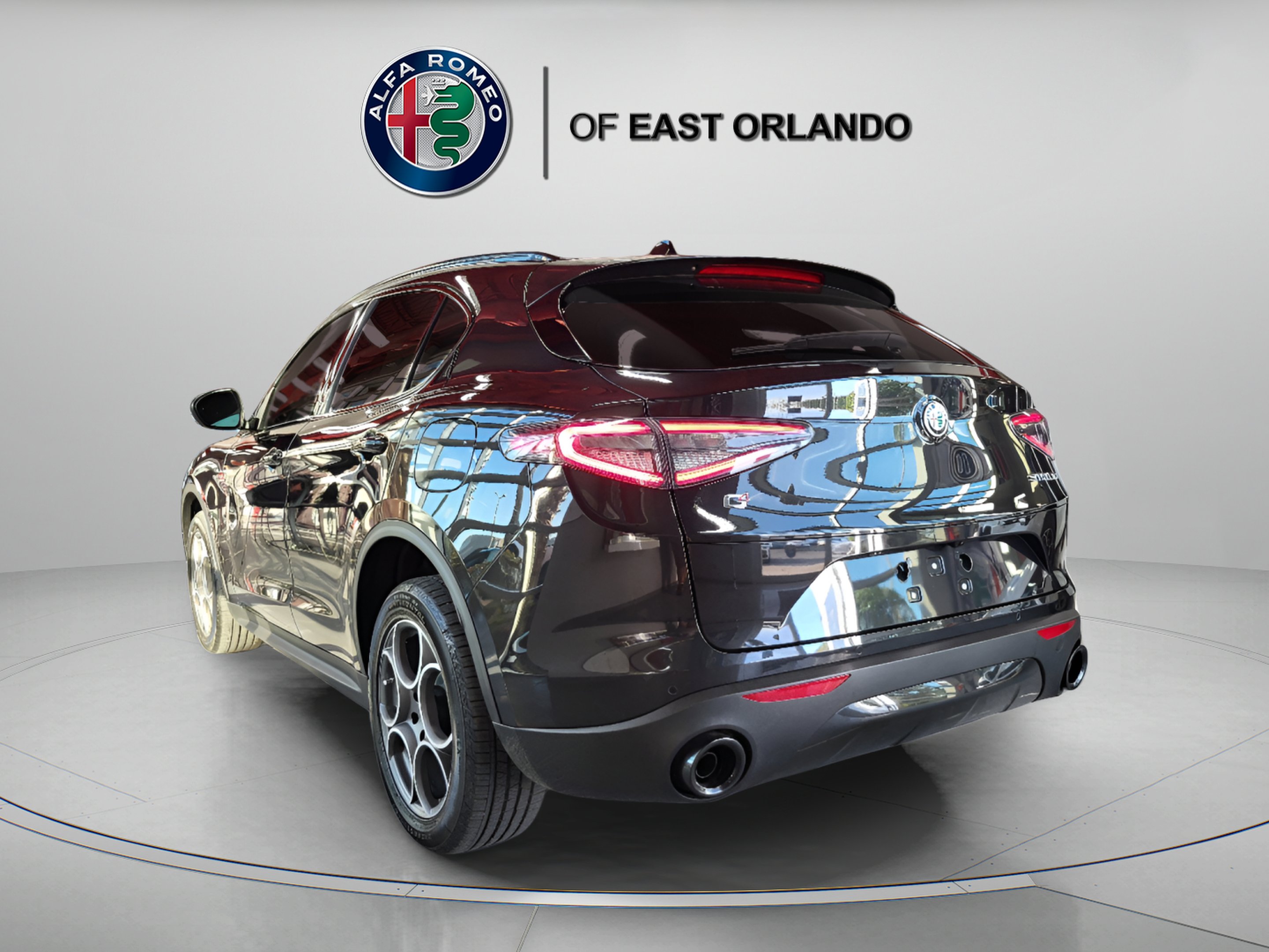 New 2025 Vulcano Black Metallic Alfa Romeo SPRINT image 4