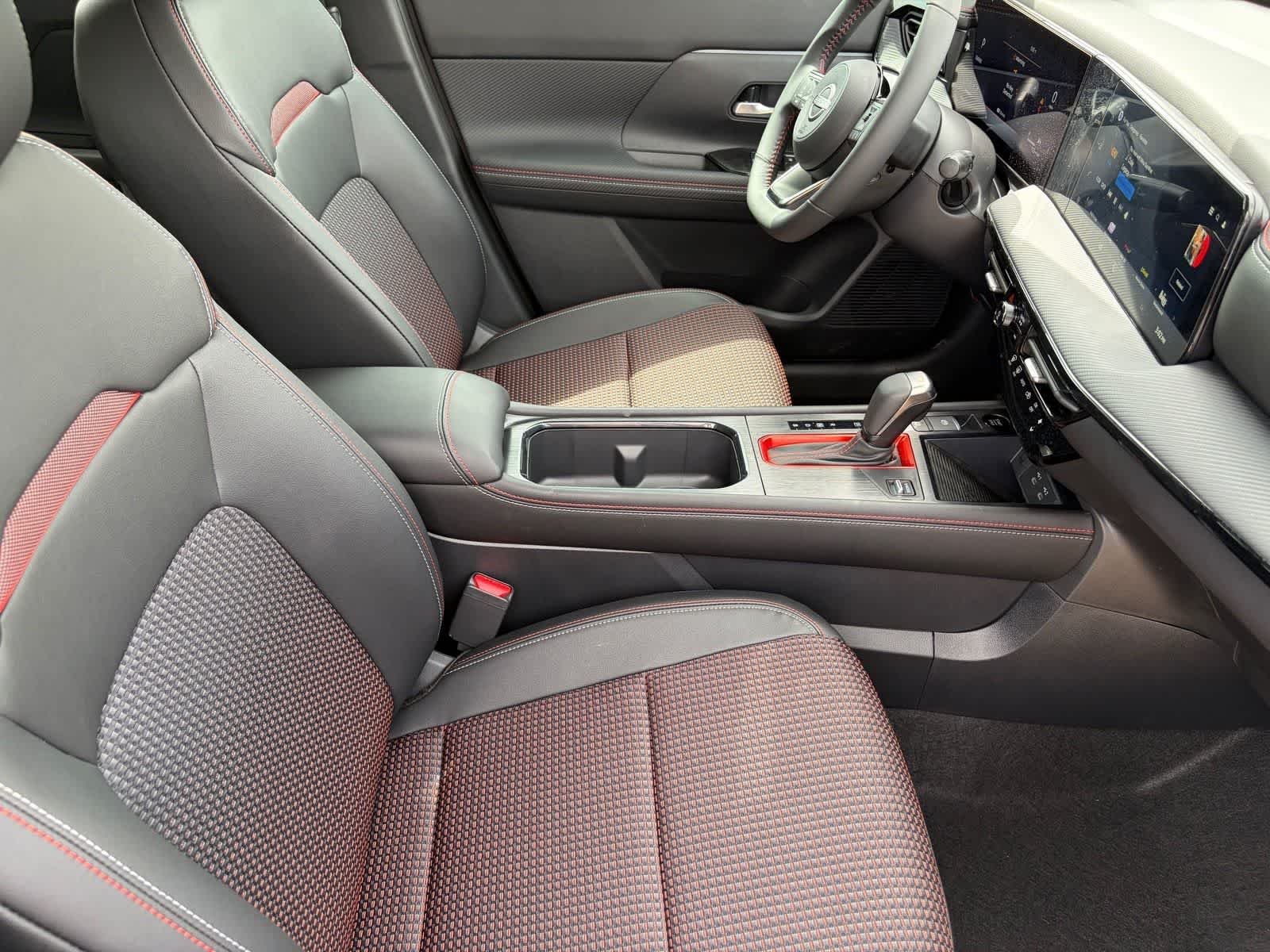 New 2026 Gun Metallic / Scarlet Ember Tintcoat Two-tone Nissan SR image 12