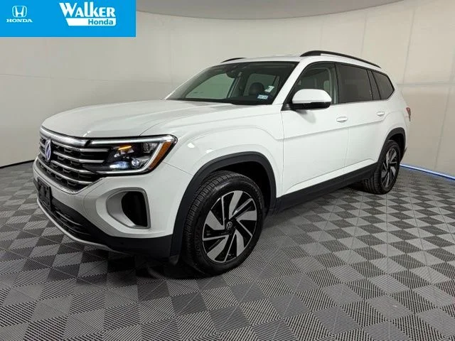 Used 2025 Pure White Volkswagen 2.0T SE w/Technology image 3