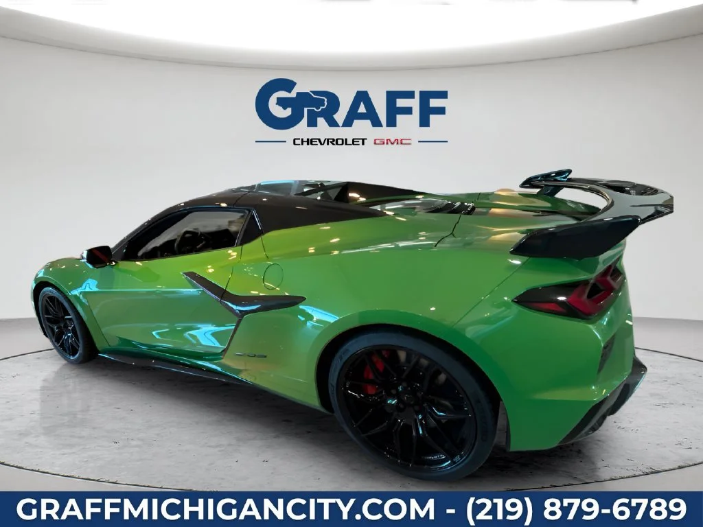 New 2027 Roswell Green Metallic Chevrolet 3LZ image 3