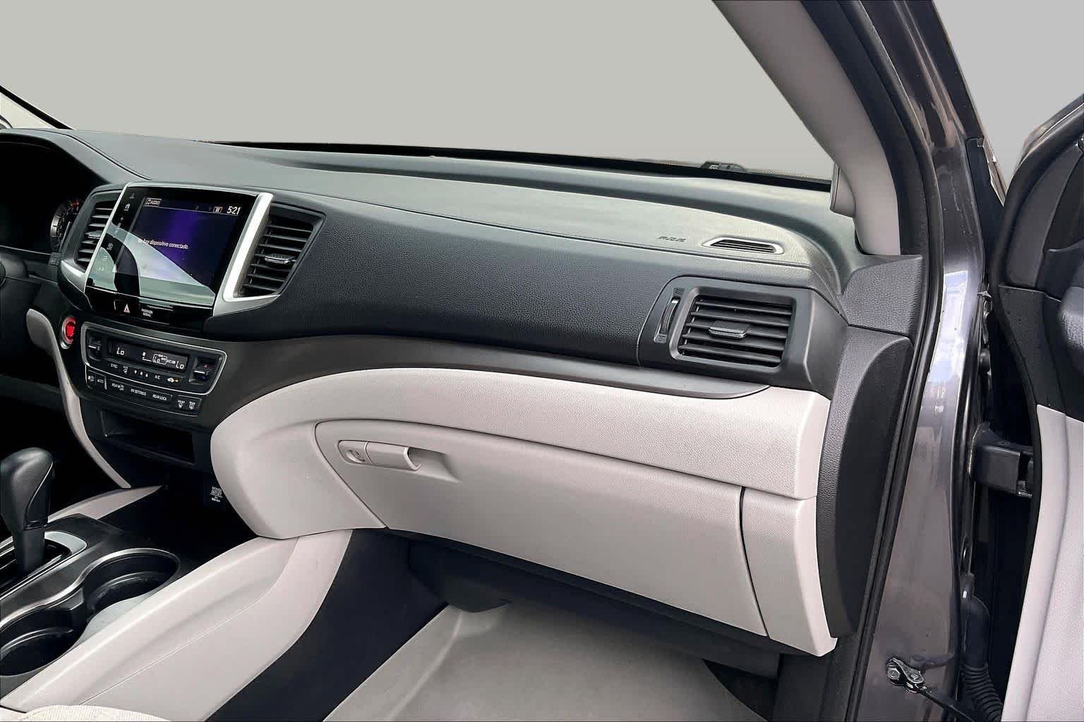 Used 2017  Honda EX image 18