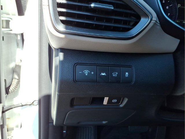 Used 2023 White Hyundai SEL image 21