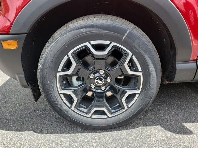 New 2025 Ruby Red Metallic Tinted Clearcoat Ford Outer Banks® image 12