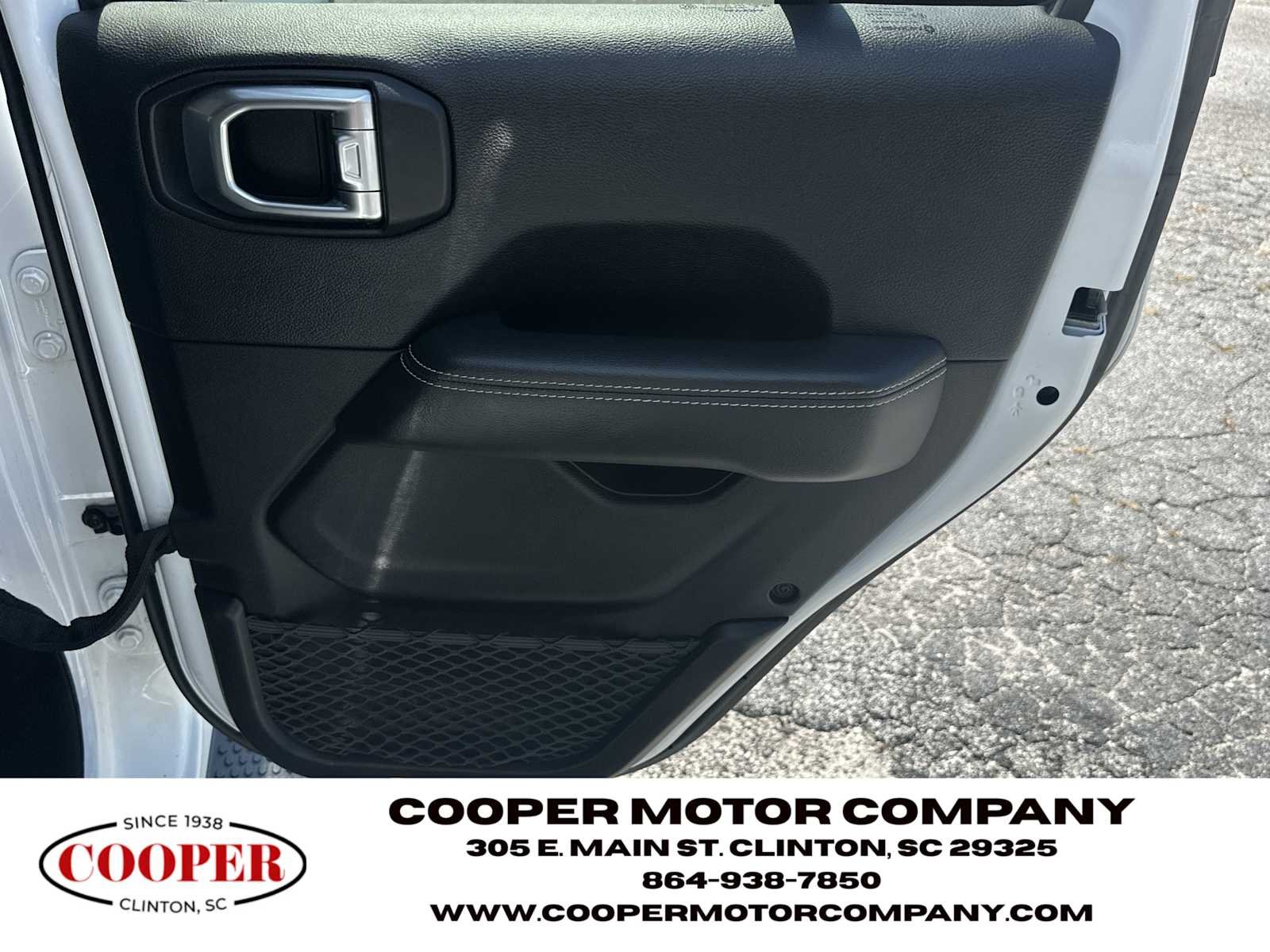 Used 2018 Bright White Clearcoat Jeep Sahara image 16