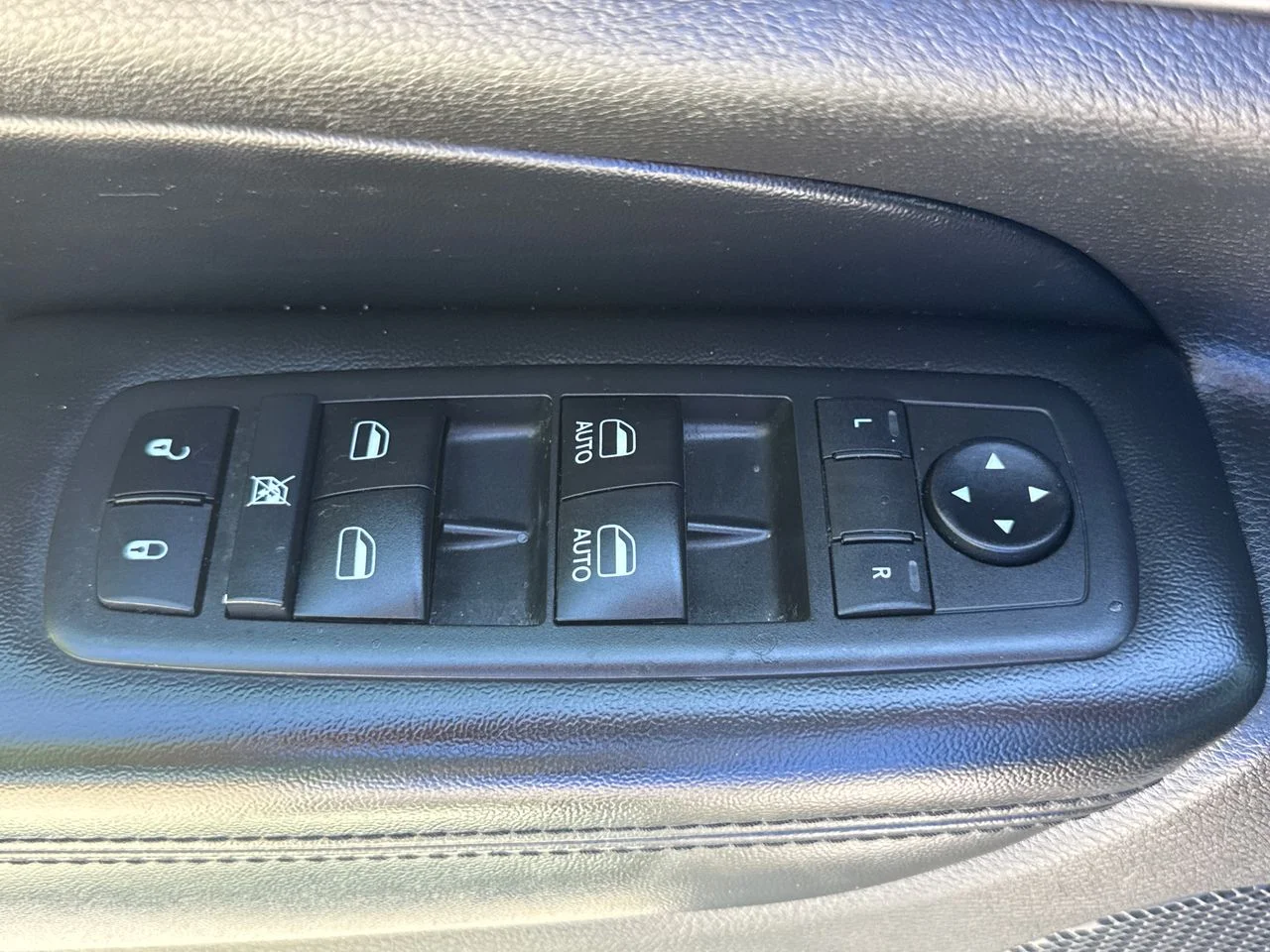 Used 2019 Red Jeep Laredo E image 15