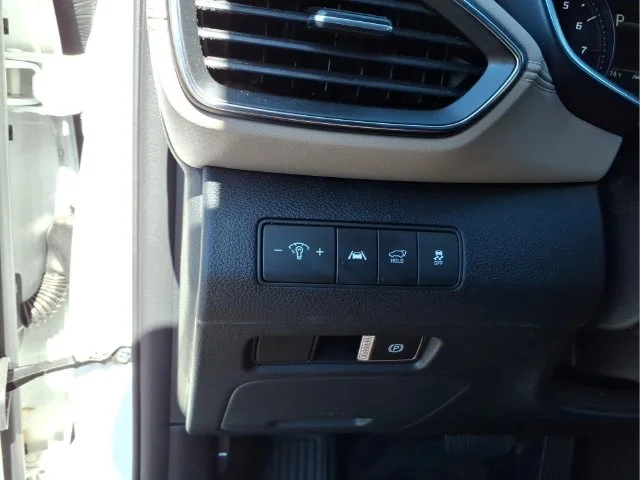 Used 2023 White Hyundai SEL image 21