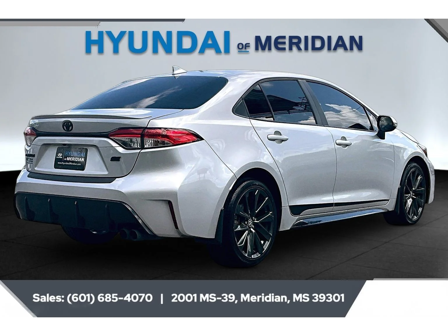 Used 2025 Classic Silver Metallic Toyota SE image 11