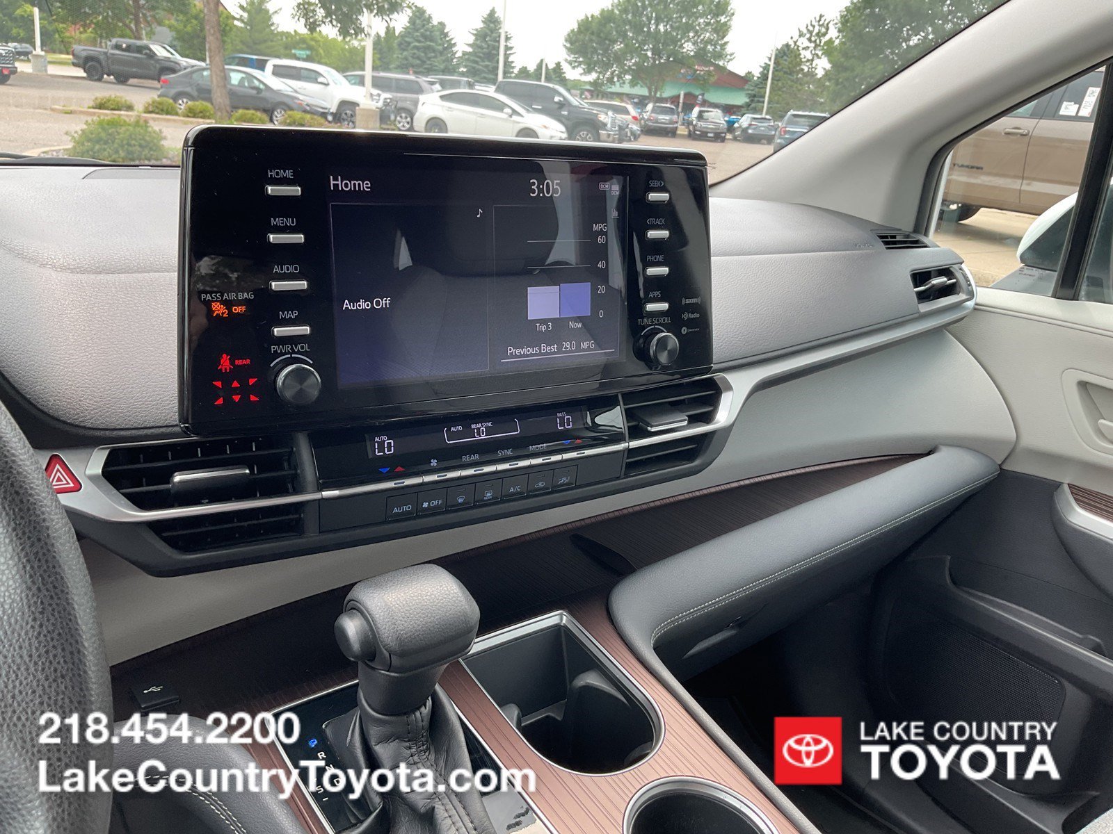 Used 2021 White Toyota LE image 27