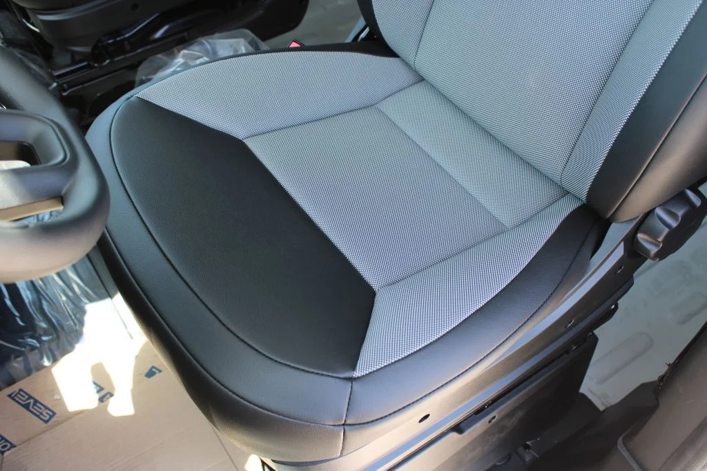 New 2026 Bright White Clear-Coat Exterior Paint Ram Low Roof image 14