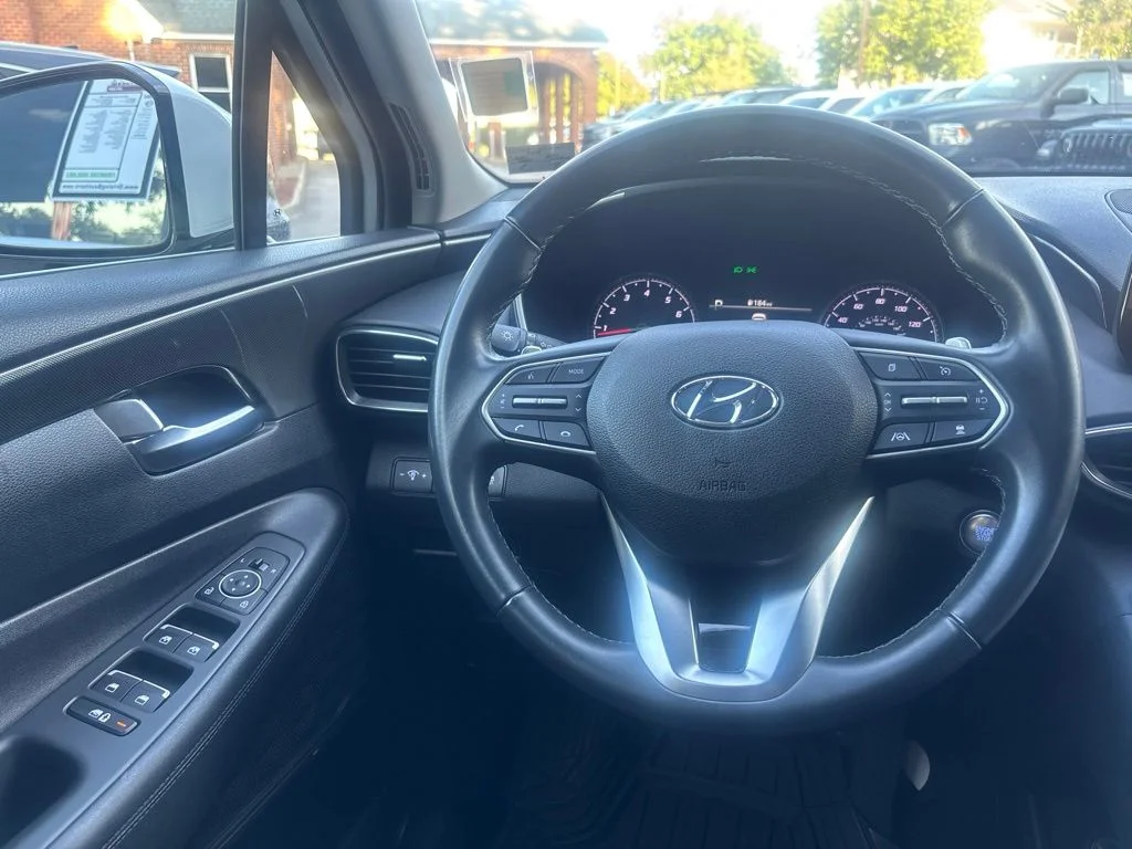 Used 2023 White Hyundai SEL image 11