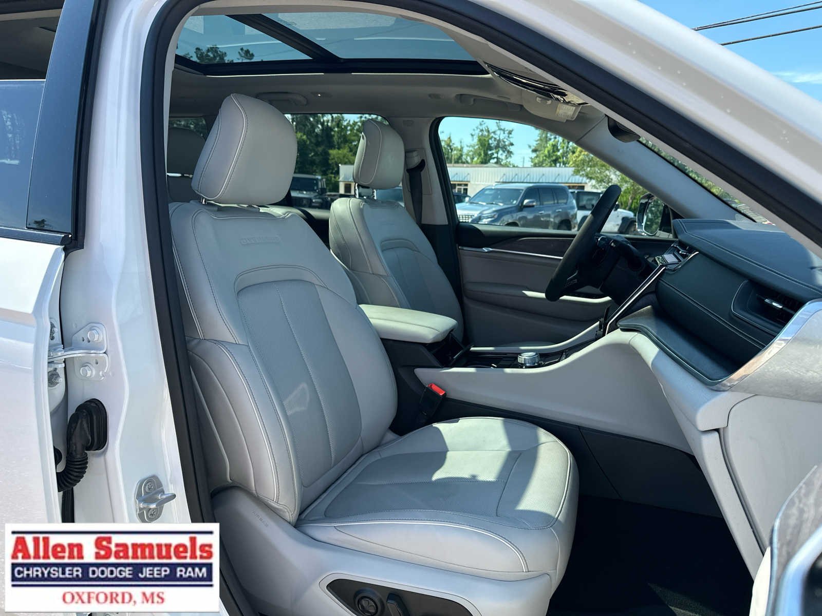 Used 2023 Bright White Clearcoat Jeep Overland image 43
