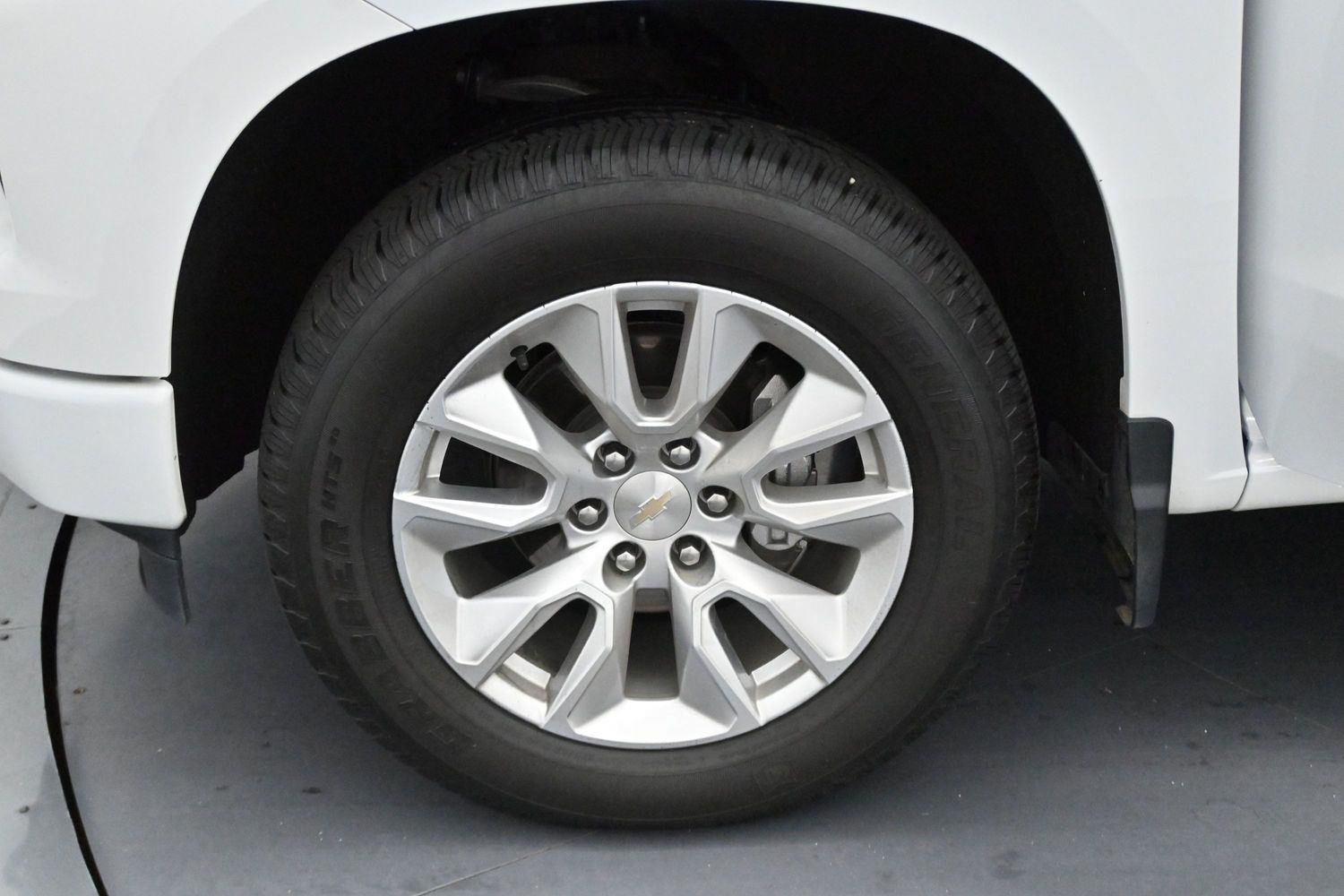 Used 2023 Summit White Chevrolet Custom image 31