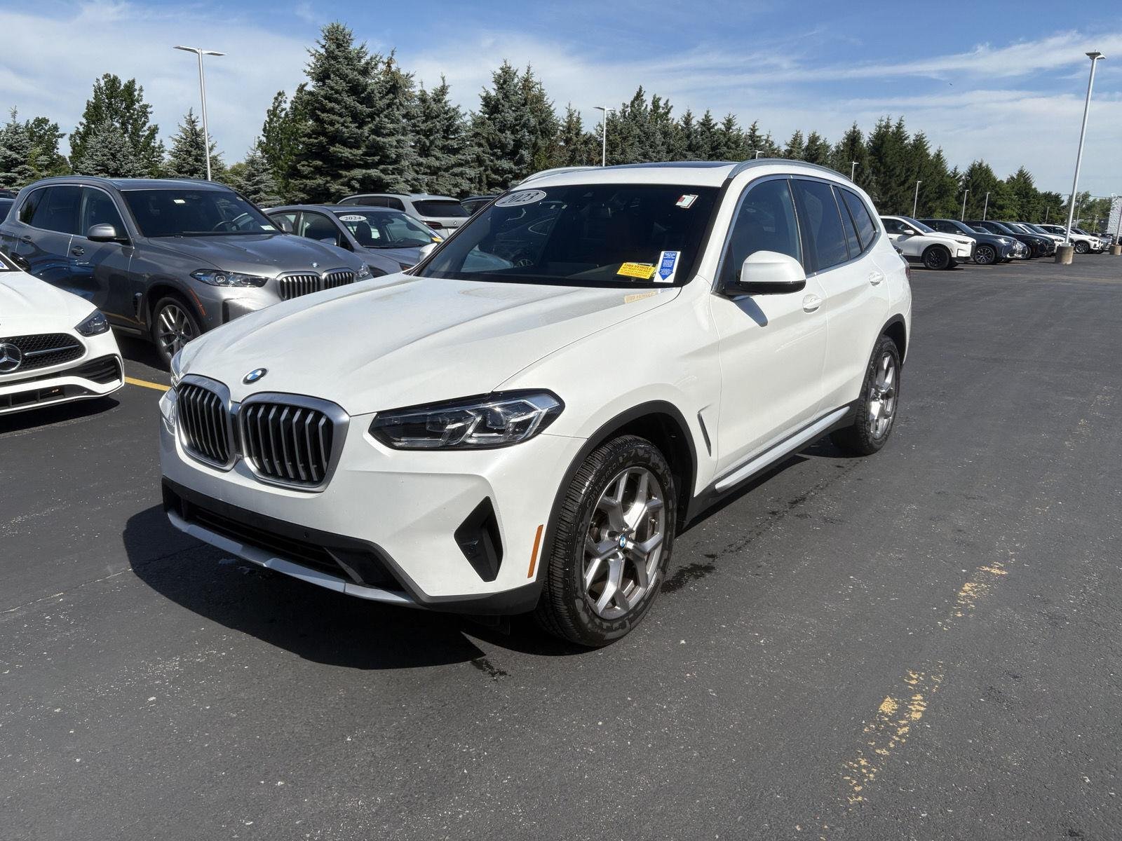 Used 2023 Mineral White Metallic BMW xDrive30i image 8
