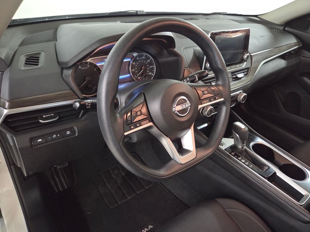 Used 2023 White Nissan 2.5 SV image 18