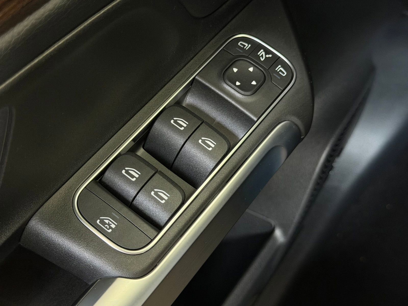 New 2026 Cirrus Silver Metallic Mercedes-Benz GLB 250 image 40