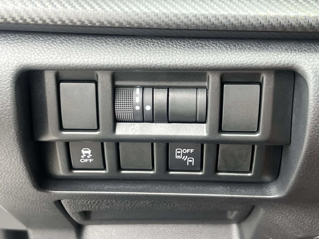 Used 2018 Crystal White Pearl Subaru 2.0i Premium image 25