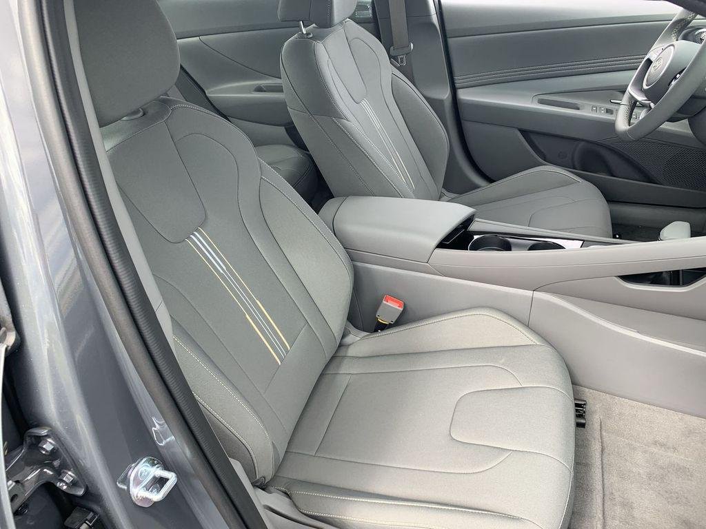 2025 Hyundai Elantra Blue - Photo 25