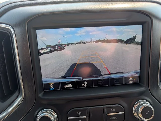 Used 2022 White GMC AT4 image 20