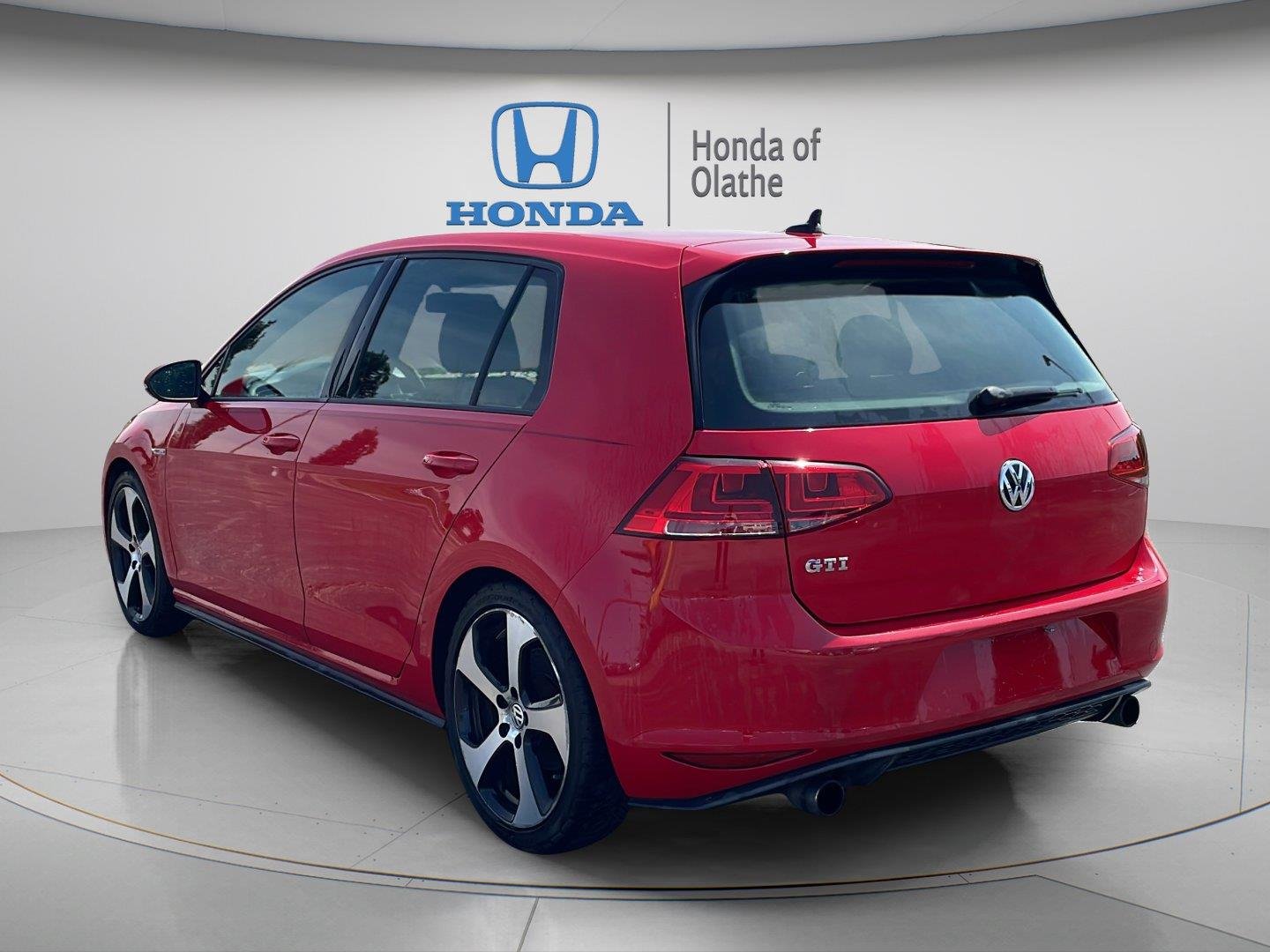 Used 2015 Tornado Red Volkswagen S image 4