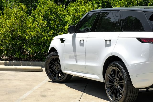 New 2026 Ostuni Pearl White Premium Metallic Land Rover Dynamic SE image 14