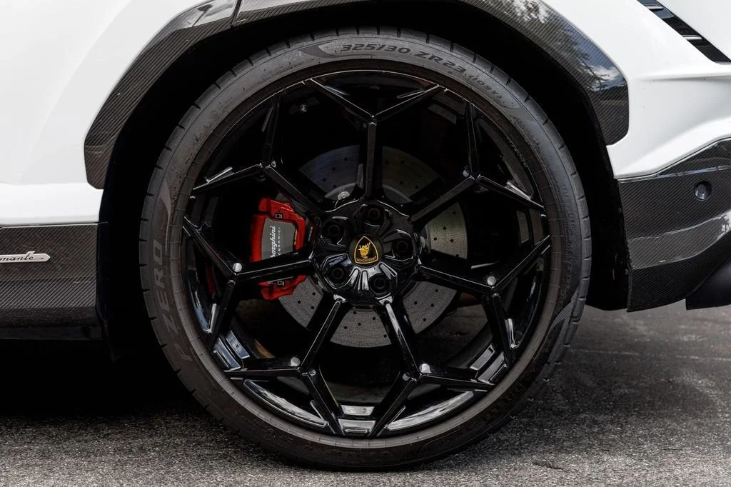 Used 2024 White Lamborghini Performante image 49