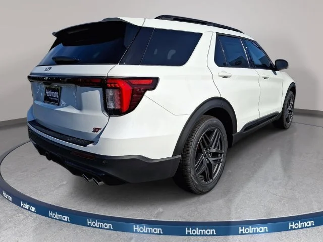 New 2027 Star White Metallic Tri-Coat Ford ST image 4