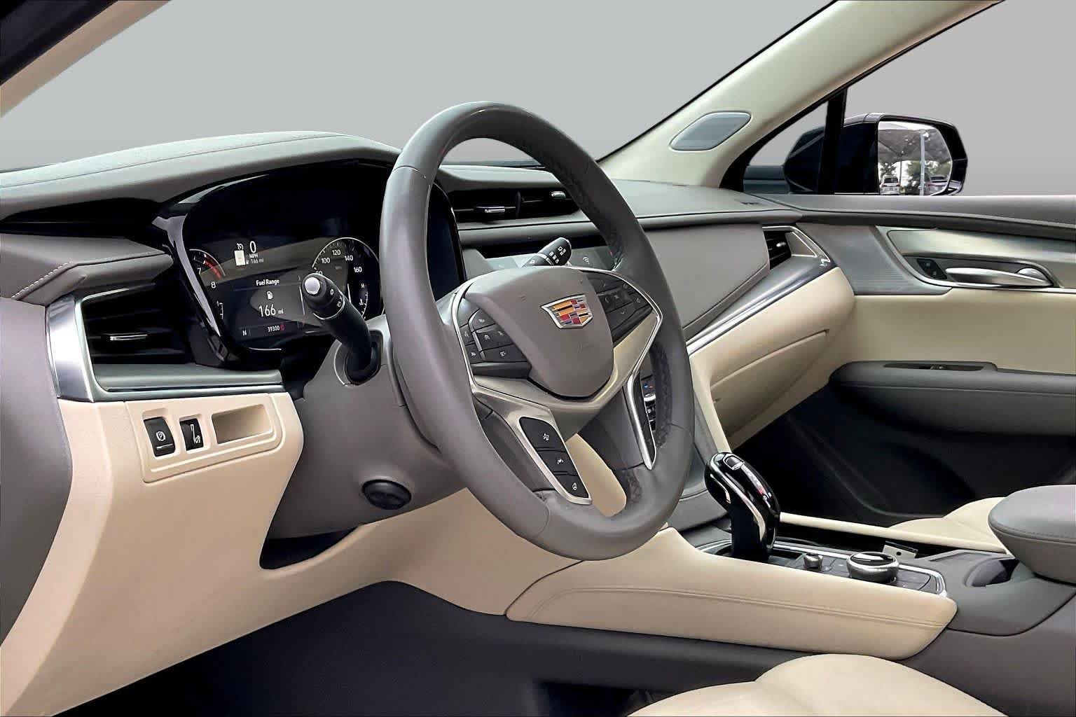 Used 2025 Stellar Black Metallic Cadillac FWD Premium Luxury image 17