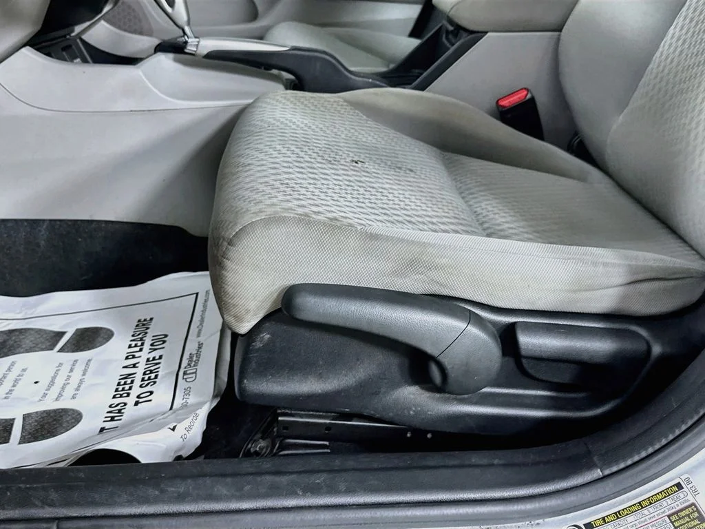 Used 2014 Alabaster Silver Metallic Honda LX image 23