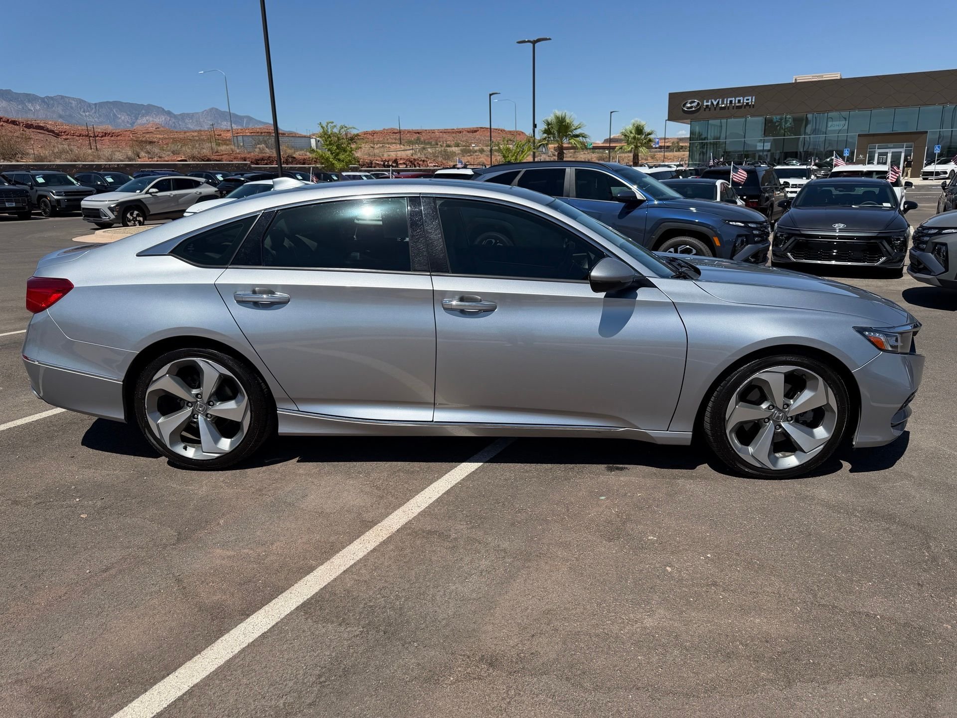 Used 2018 Silver Honda Touring image 5