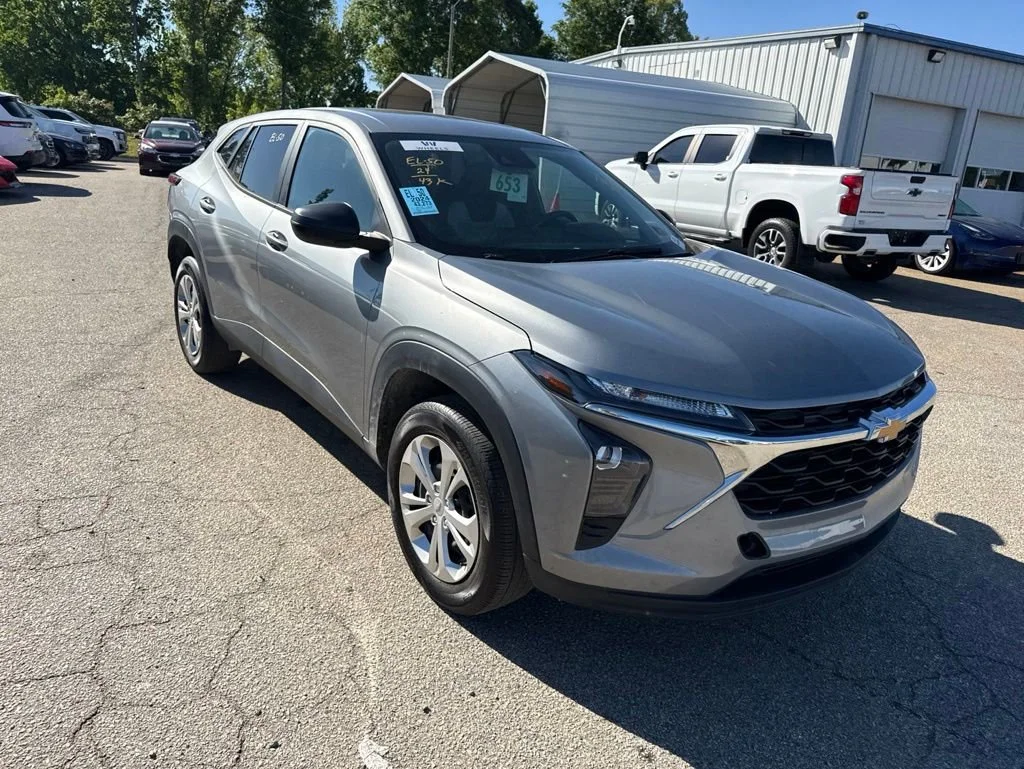 View vehicle photo 4