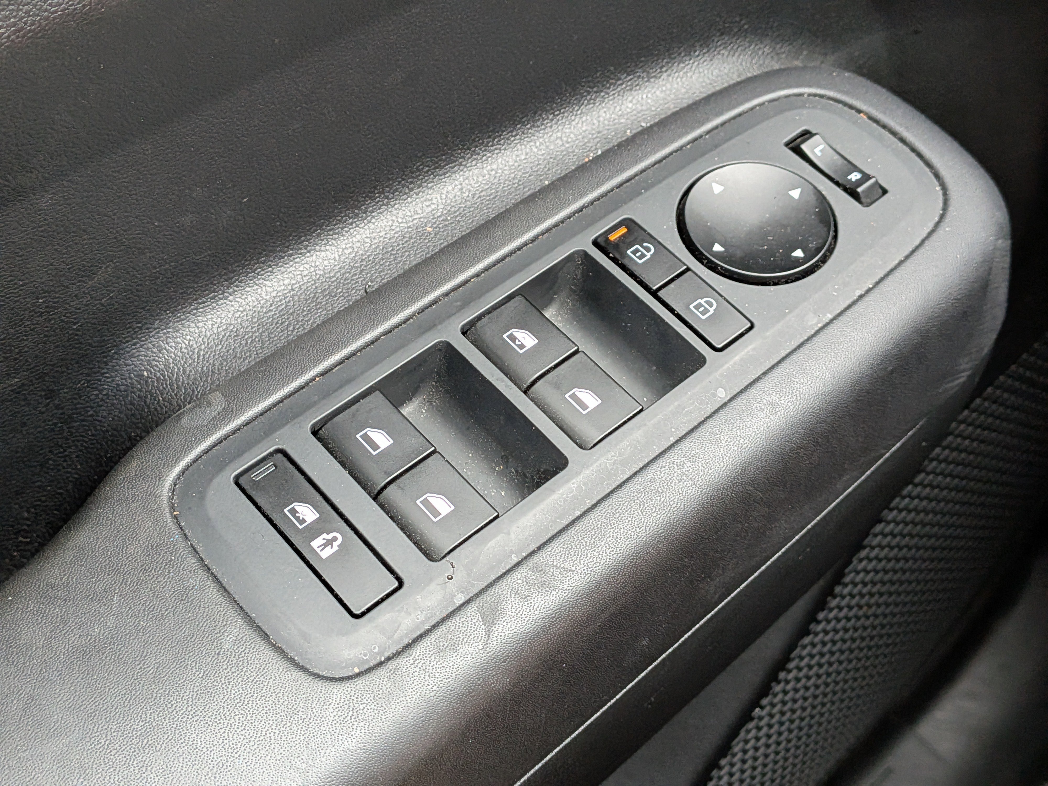 Used 2025 Hampton Gray Hyundai SE image 17