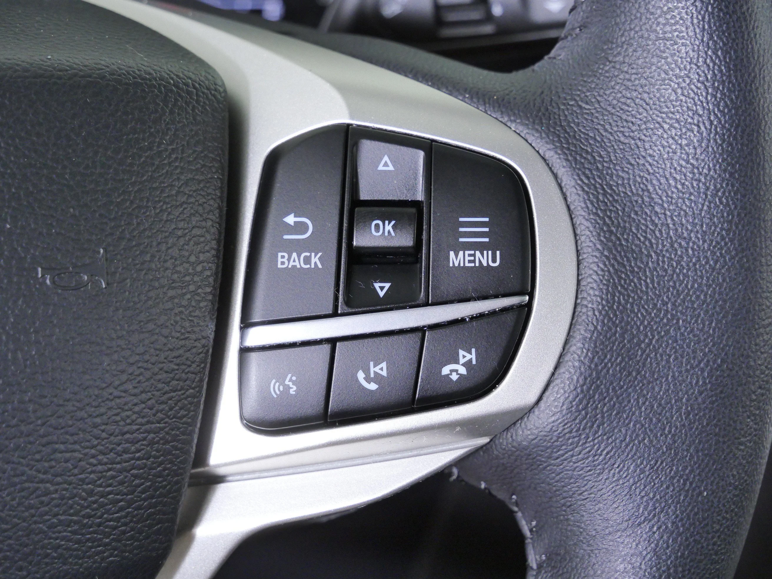 Certified Used 2024 White Metallic Ford XLT image 27