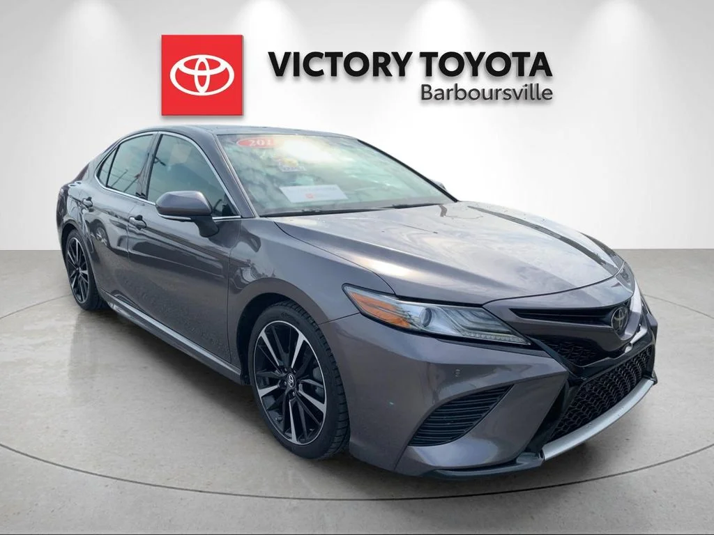 Used 2018 Gray Toyota XSE V6 image 5