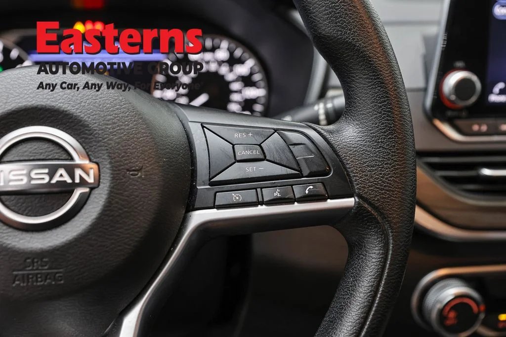 Used 2025 White Nissan 2.5 SV image 16
