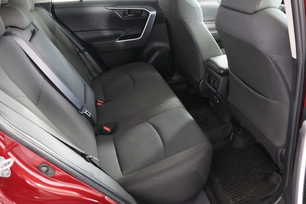 Used 2022 Pearl Toyota LE image 21