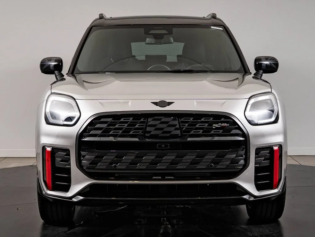 New 2027 Silver MINI Iconic image 2