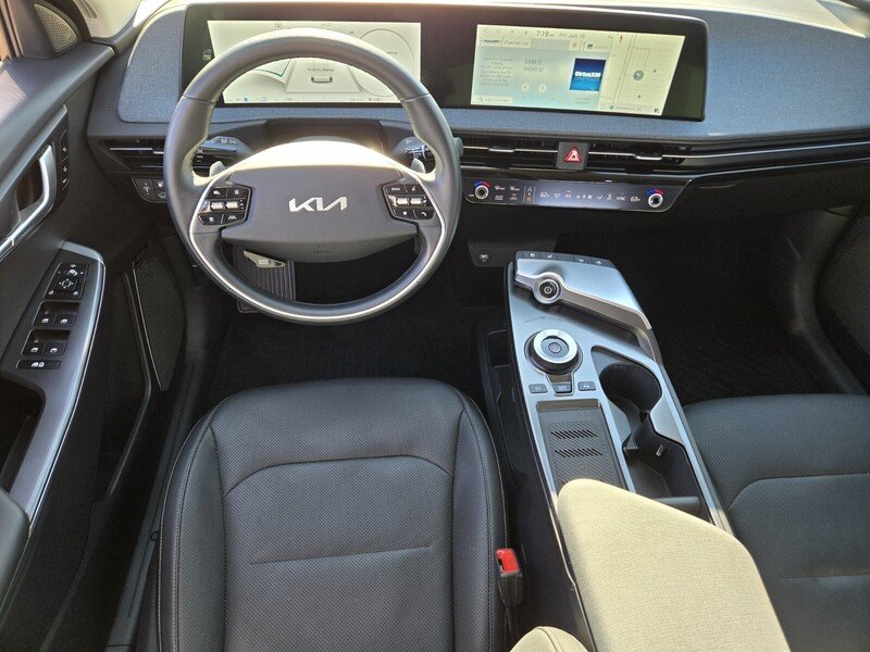Used 2023 Gray KIA WIND RWD image 13