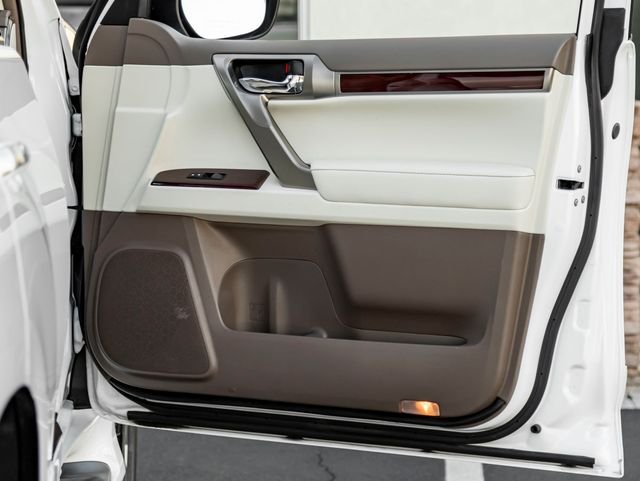Used 2019 Starfire Pearl Lexus 460 image 32