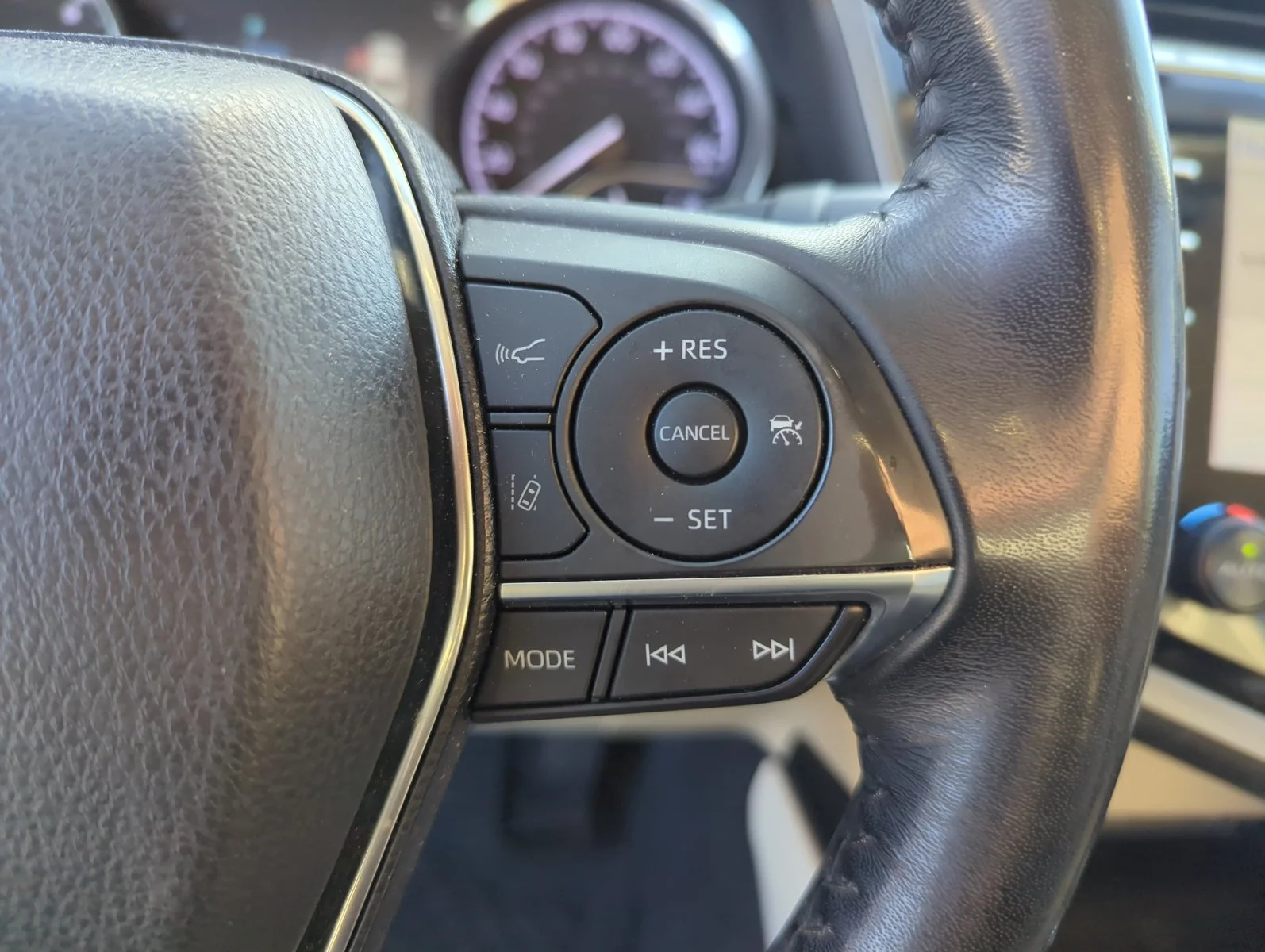 Used 2019 Super White Toyota XLE image 16