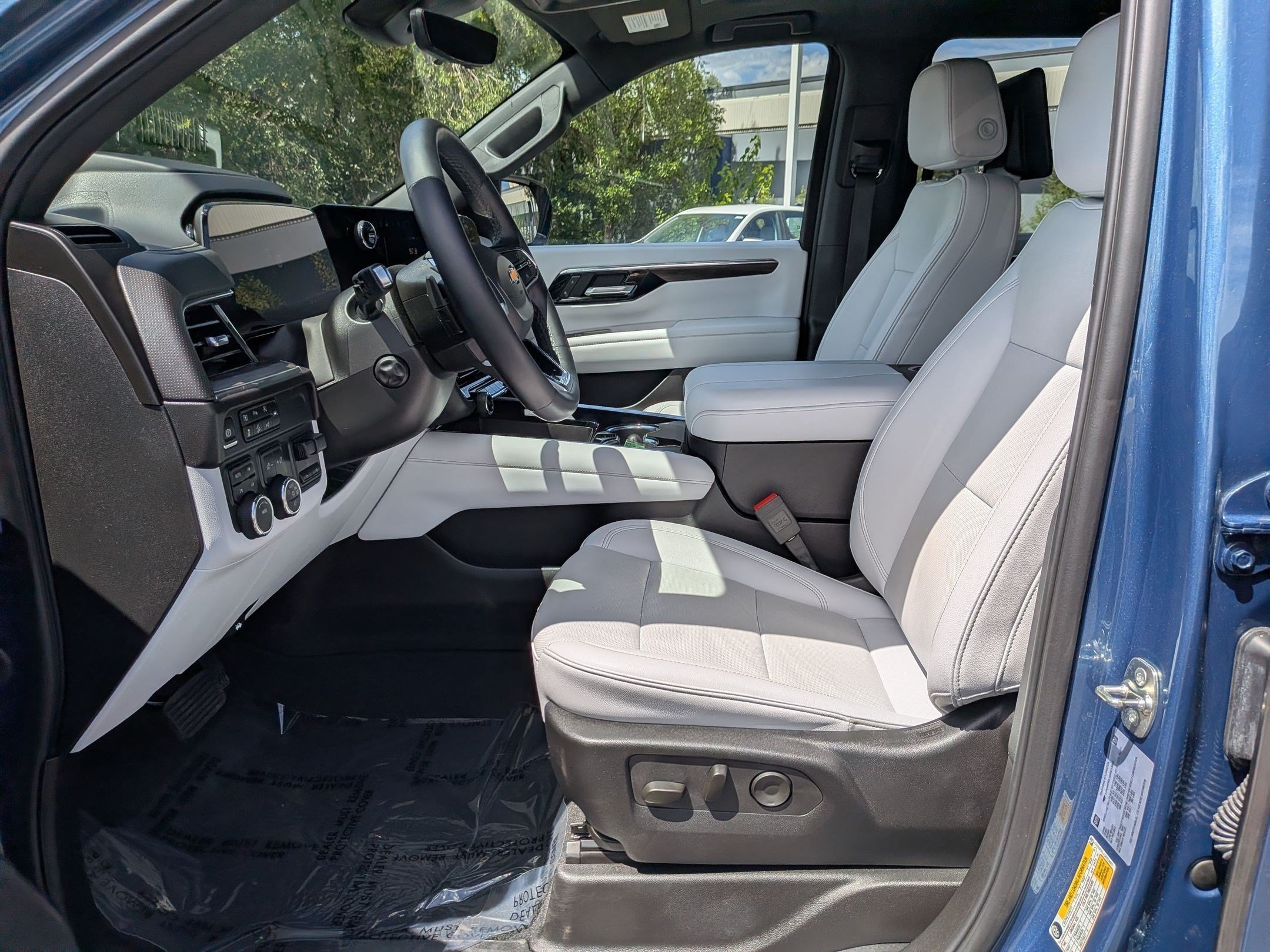 2025 Chevrolet Suburban Premier - Photo 25