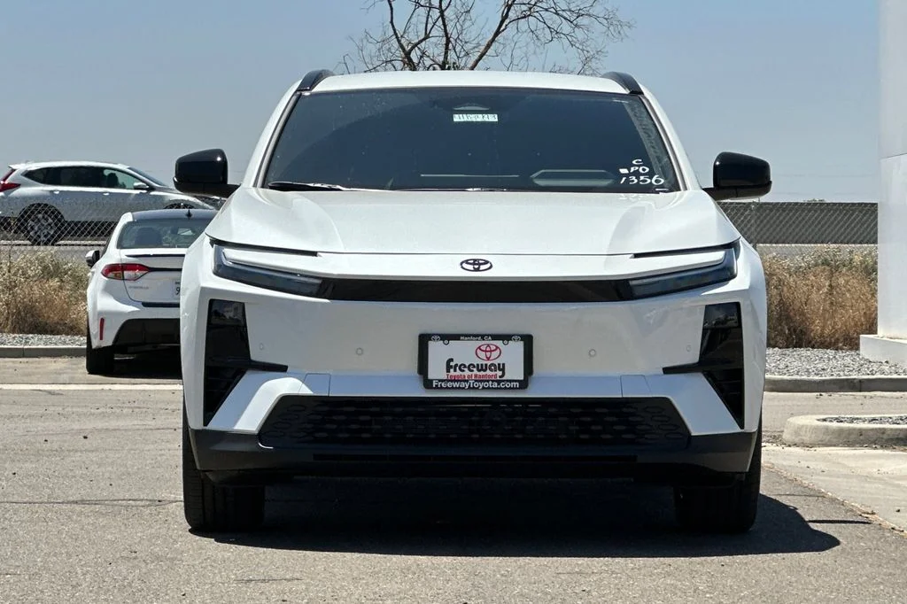 New 2026 Wind Chill Pearl Toyota SE image 9