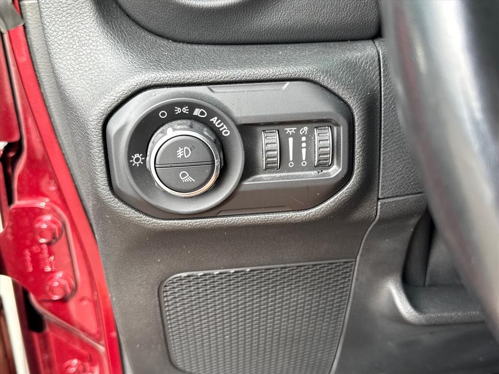 Used 2021 Snazzberry Pearlcoat Jeep High Altitude image 25