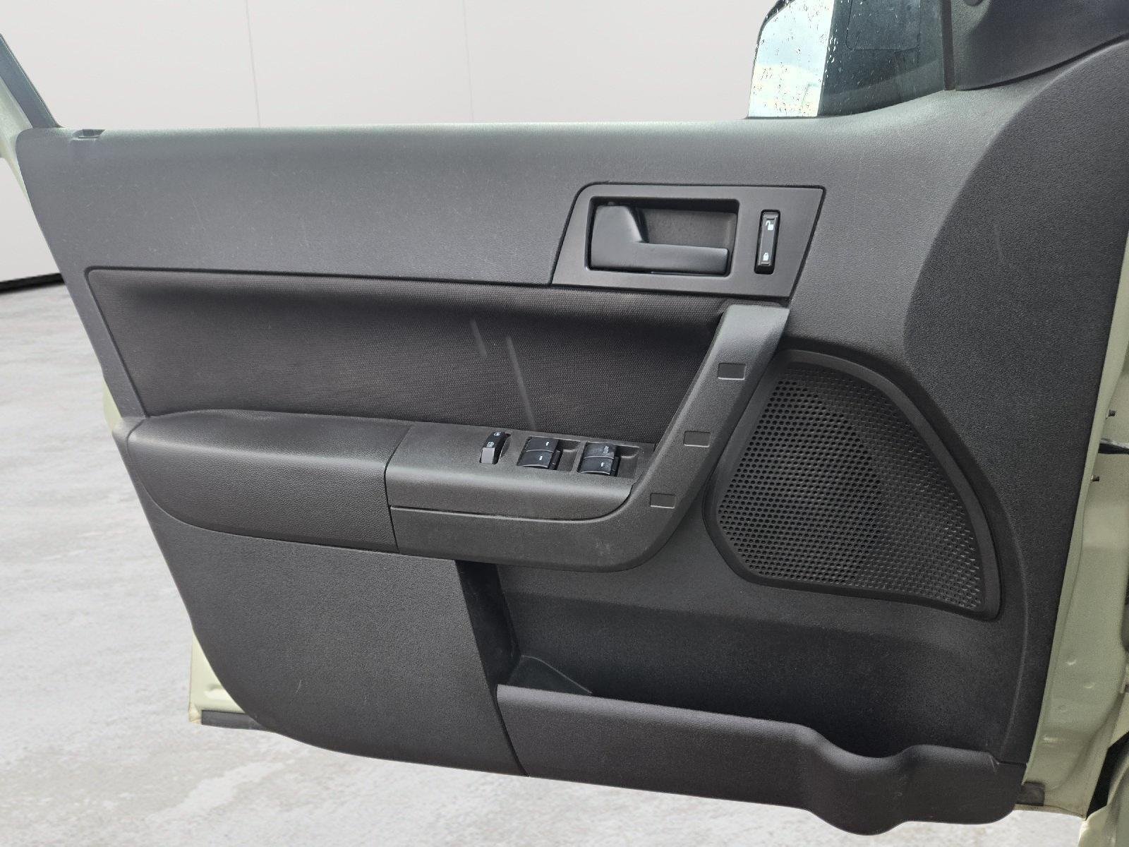 Used 2010  Ford SE image 10