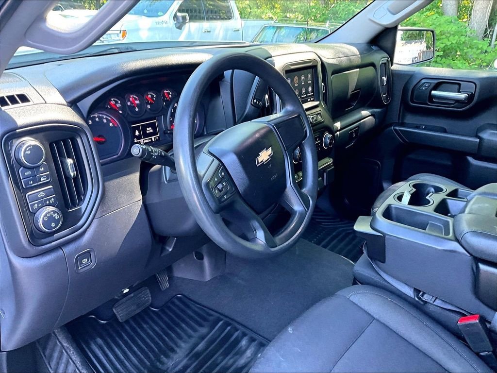 Used 2023 White Chevrolet Custom image 8